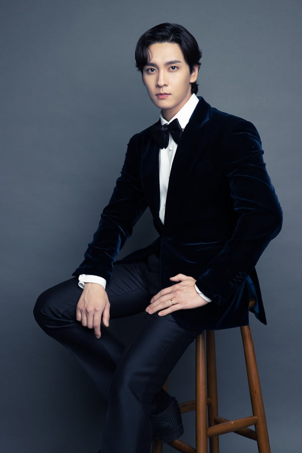 HOT: Park Shin Hye công khai ảnh cưới bên ông xã kém tuổi trước giờ bước vào lễ đường-5