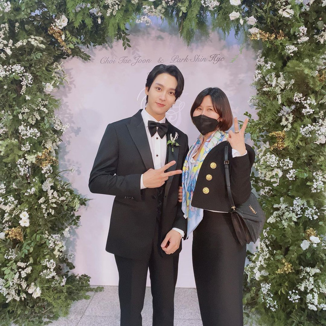Park Shin Hye khóa môi chú rể kém tuổi cực ngọt ngào trong đám cưới-10