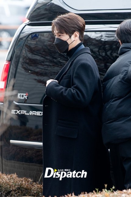 Park Shin Hye khóa môi chú rể kém tuổi cực ngọt ngào trong đám cưới-13