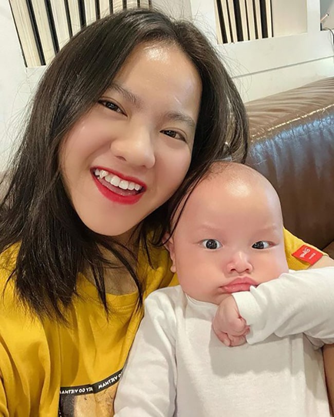 Độ hài hước của hai nhóc tỳ nhà Hà Hồ - Đàm Thu Trang: Leon không cần làm gì cũng gây cười, Suchin cứ thấy máy ảnh là lầy lội-2