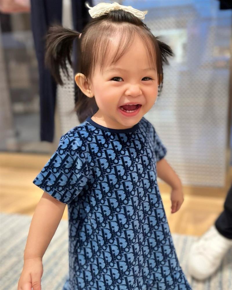 Độ hài hước của hai nhóc tỳ nhà Hà Hồ - Đàm Thu Trang: Leon không cần làm gì cũng gây cười, Suchin cứ thấy máy ảnh là lầy lội-11