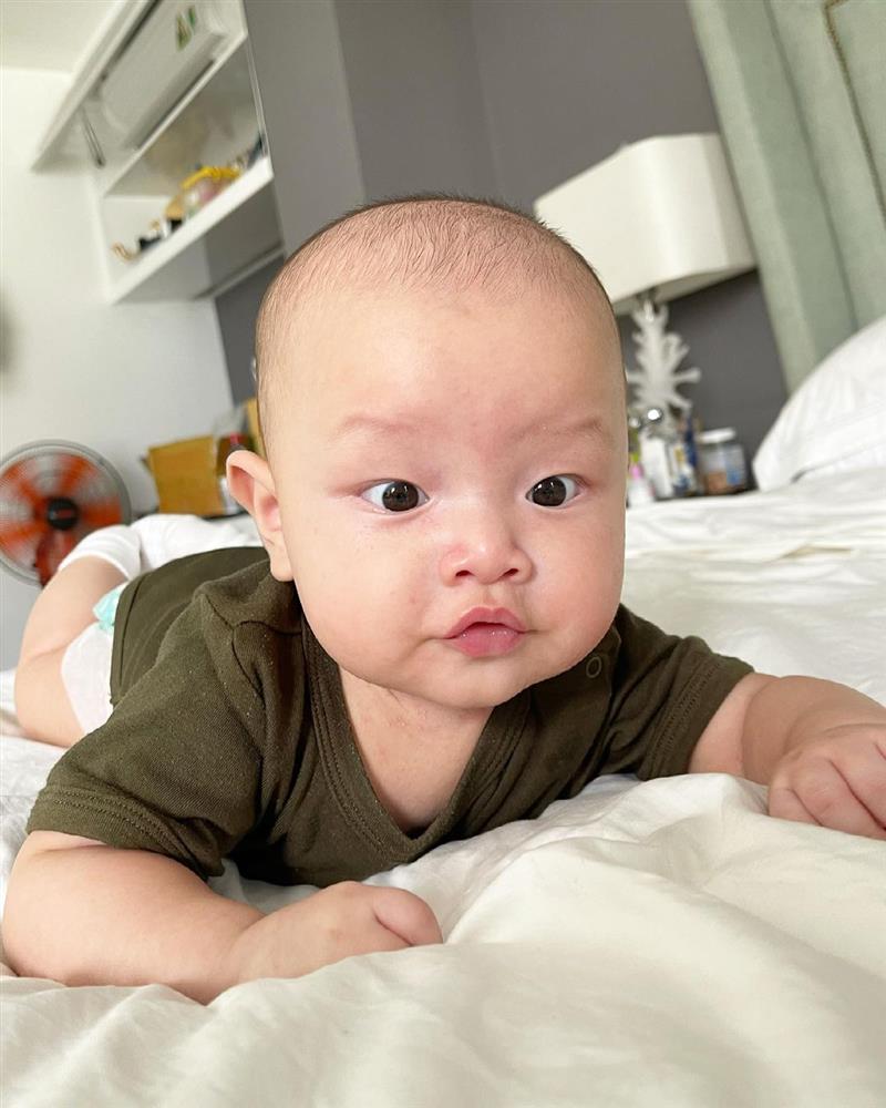 Độ hài hước của hai nhóc tỳ nhà Hà Hồ - Đàm Thu Trang: Leon không cần làm gì cũng gây cười, Suchin cứ thấy máy ảnh là lầy lội-5