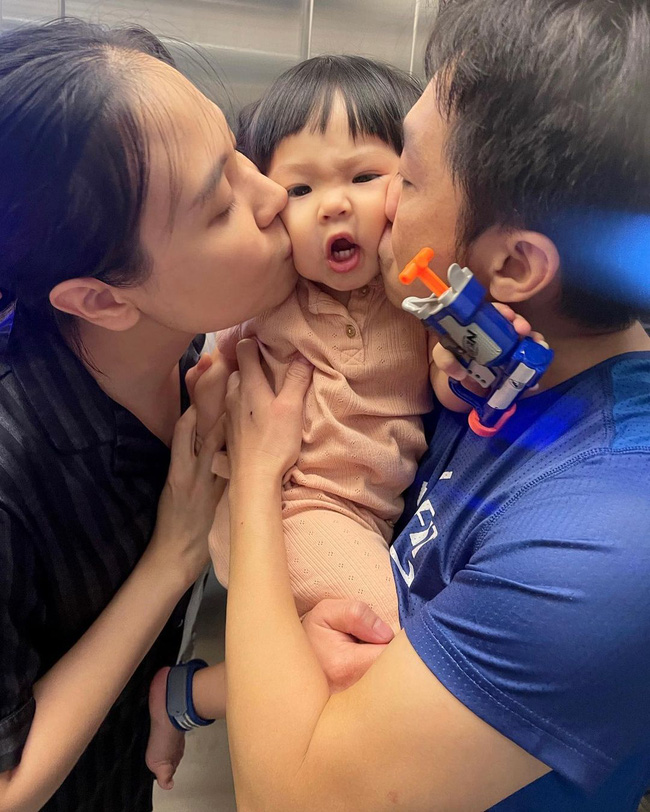 Độ hài hước của hai nhóc tỳ nhà Hà Hồ - Đàm Thu Trang: Leon không cần làm gì cũng gây cười, Suchin cứ thấy máy ảnh là lầy lội-8