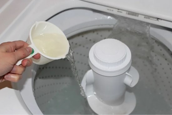 Đổ giấm vào máy giặt, tưởng phí của nhưng lại có công dụng bất ngờ, nhiều bà nội trợ chưa biết