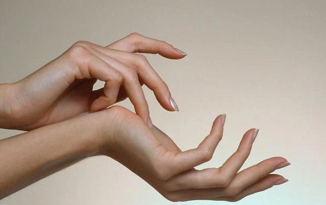 Đầu gối răng rắc, chân cứng ngắc, ngón tay khó gập... cảnh báo 5 bộ phận đang bị tổn thương, bỏ ngay 3 thói quen khiến bệnh nặng hơn-2