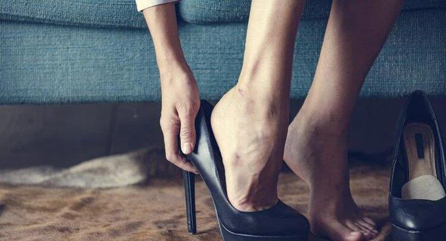 Đầu gối răng rắc, chân cứng ngắc, ngón tay khó gập... cảnh báo 5 bộ phận đang bị tổn thương, bỏ ngay 3 thói quen khiến bệnh nặng hơn-5