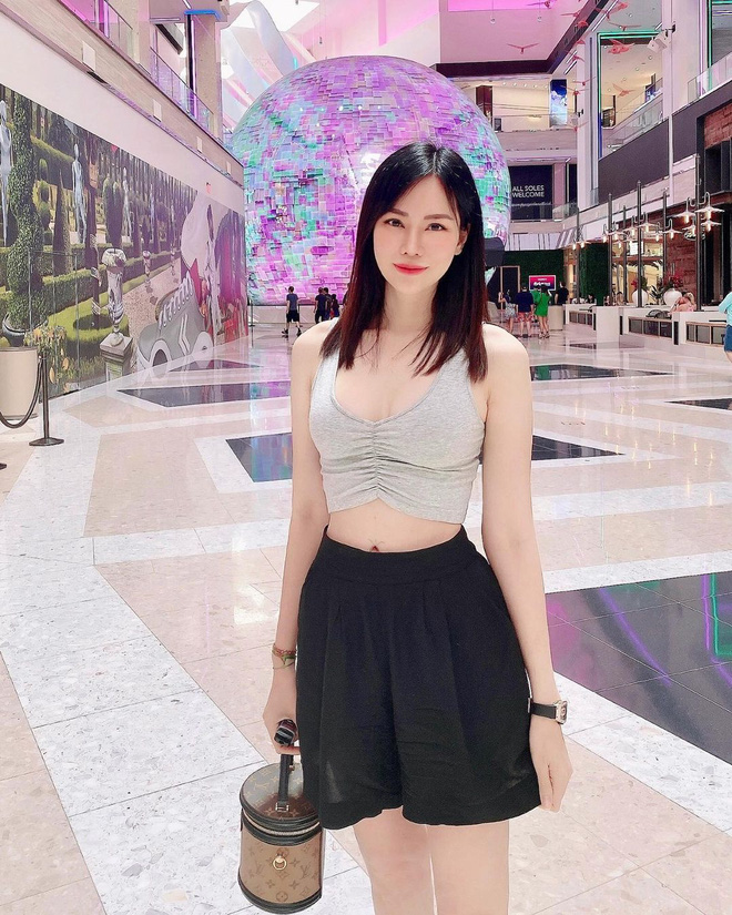 Con dâu tỷ phú Hoàng Kiều khoe body xịn xò với bikini, nhìn vậy ai mà đoán được đã 39 tuổi cũng tài-8