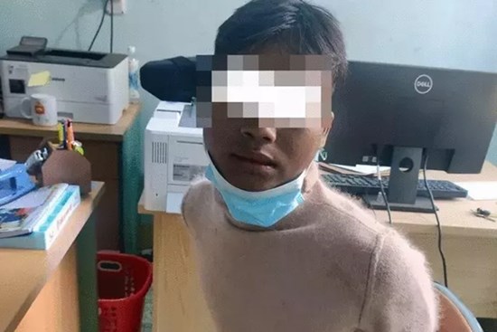 Bé gái 9 tuổi bị khống chế hiếp dâm trên đường đi học về
