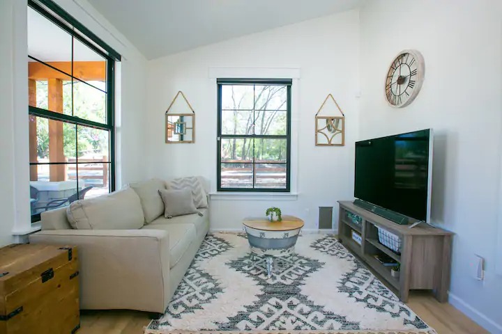 Ngôi nhà xinh xắn theo phong cách tối giản, diện tích hạn chế nhưng vẫn vô cùng thoải mái và ấm áp-12