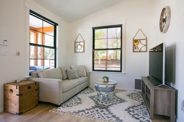 Ngôi nhà xinh xắn theo phong cách tối giản, diện tích hạn chế nhưng vẫn vô cùng thoải mái và ấm áp-13