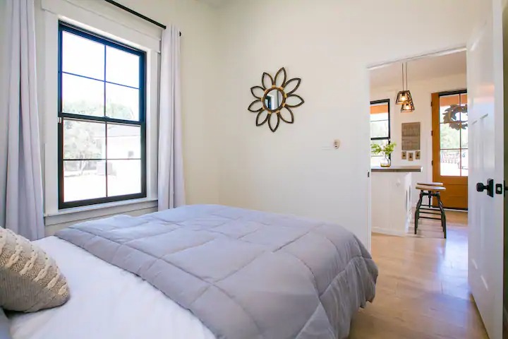 Ngôi nhà xinh xắn theo phong cách tối giản, diện tích hạn chế nhưng vẫn vô cùng thoải mái và ấm áp-16