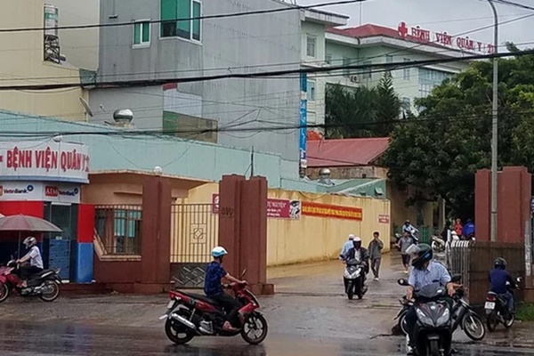 Đâm chết 1 phụ nữ đang ăn cơm, rồi treo cổ tự tử-1