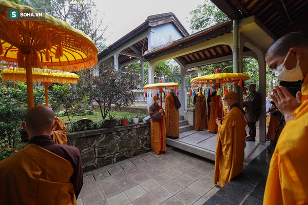 Hàng nghìn phật tử dự lễ nhập kim quan thiền sư Thích Nhất Hạnh trong im lặng-3