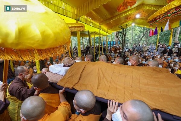 Hàng nghìn phật tử dự lễ nhập kim quan thiền sư Thích Nhất Hạnh trong im lặng-4