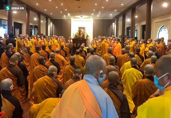 Hàng nghìn phật tử dự lễ nhập kim quan thiền sư Thích Nhất Hạnh trong im lặng-8