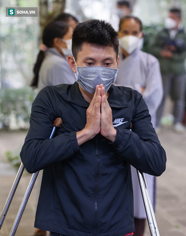 Hàng nghìn phật tử dự lễ nhập kim quan thiền sư Thích Nhất Hạnh trong im lặng-11