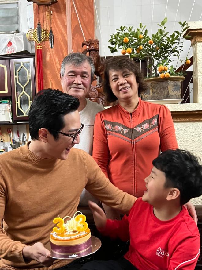 Chí Nhân đón tuổi mới nhưng dòng chữ trên bánh sinh nhật lại gây tò mò-1