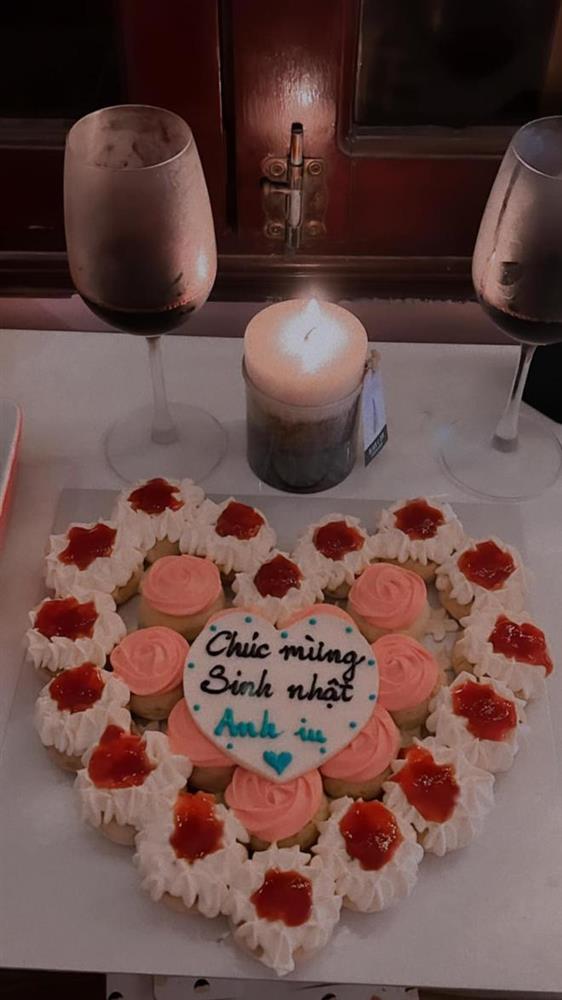 Chí Nhân đón tuổi mới nhưng dòng chữ trên bánh sinh nhật lại gây tò mò-2