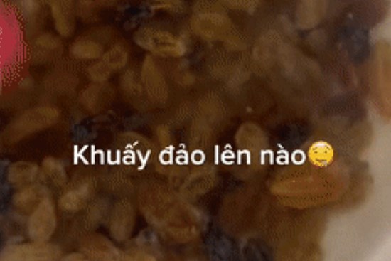 Cô gái nghe lời đồn về món nho khô rất bẩn liền lấy thau nước rửa thử và cái kết bất ngờ nhận về nhiều ý kiến trái chiều