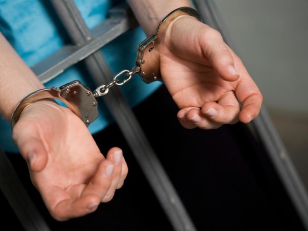 Cháu gái đang ăn bị ông ngoại bắt xem đoạn video liền chạy đi báo cảnh sát, vạch trần bộ mặt yêu râu xanh ẩn mình hàng chục năm-2