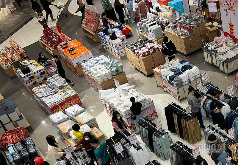Thời trang giảm giá 80%, chất đống vỉa hè chờ khách mua Tết-14
