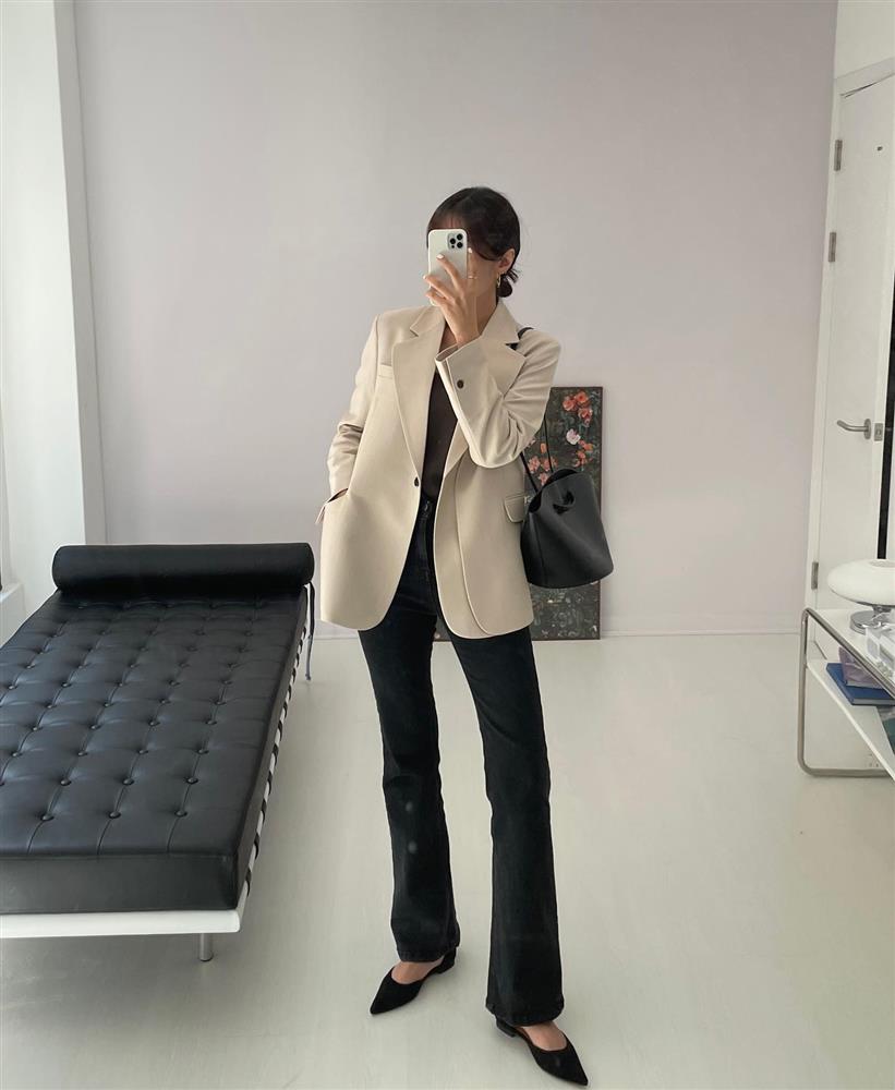 Chưa kịp giảm cân đón Tết? Chị em cứ mặc 5 kiểu đồ này thì auto gầy đi-15