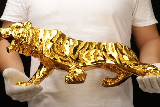 Giá vàng hôm nay 24/1: Áp lực dìm vàng giảm giá