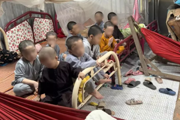 Tịnh thất Bồng Lai lên YouTube khoe đón Tết dù bị khởi tố, phẫn nộ chi tiết mua nước mắt-5