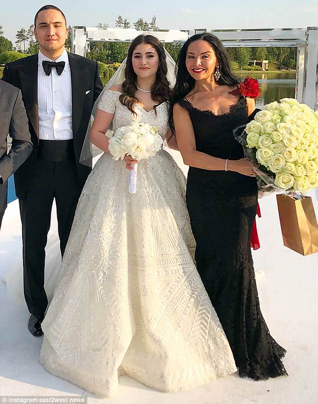 Siêu đám cưới tốn kém 38 tỷ đồng của con gái tỷ phú Nga: Váy cưới 5 tỷ, menu toàn món sang trọng nhưng cái kết của hôn lễ tài phiệt cực sốc-9