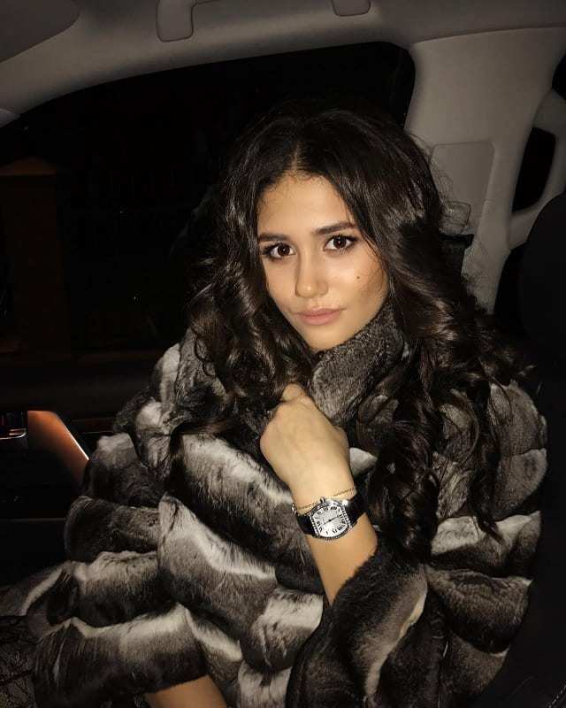 Siêu đám cưới tốn kém 38 tỷ đồng của con gái tỷ phú Nga: Váy cưới 5 tỷ, menu toàn món sang trọng nhưng cái kết của hôn lễ tài phiệt cực sốc-10