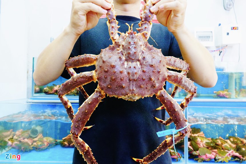 Chi gần chục triệu đồng mua cua hoàng đế về quê ăn Tết-1