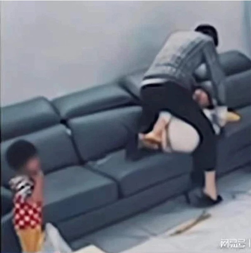 Người phụ nữ bị chồng PGĐ bạo hành dã man: Mới sinh được 50 ngày, chồng đánh vợ&nbsp;suýt ném luôn cả con còn đỏ hỏn-2