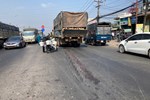 Rùng mình cảnh 1 người bị xe tải kéo lê hàng chục mét tử vong ở Đồng Nai