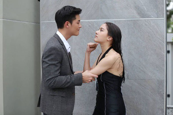 Đêm tân hôn nghe điện thoại từ vợ cũ thì nhận được tin hết hồn-1