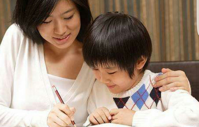Dù nghỉ Tết, cha mẹ cũng nên cứng tay rèn con khỏi 4 thói quen xấu này-4