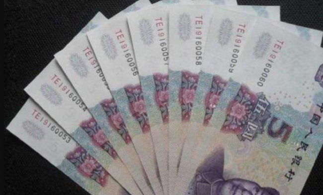 Cậu bé 7 tuổi dùng tiền giả để mua rau, ông cụ bán hàng bí mật theo về tận nhà để mắng cho 1 trận: Đến nơi thì tái mặt!-2