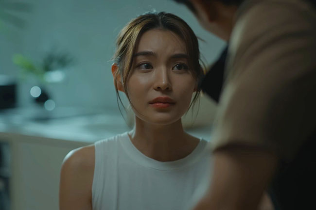 Bị vợ bắt quả tang tại trận, quay clip ngoại tình nóng mắt, phó chủ tịch ngân hàng nhận bản án cực kỳ đắng chát-2