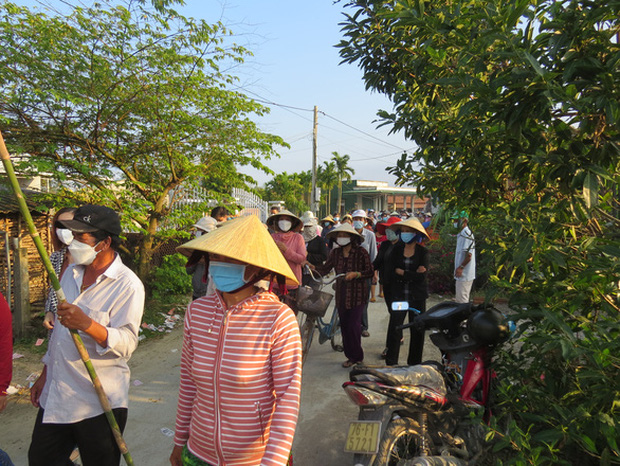 Xót xa câu nói của cô con gái nhỏ khi mất cả ba và mẹ sau vụ tai nạn giao thông trên đường về quê ăn Tết: Sao ba mẹ ngủ, không chịu dậy chơi với con-2