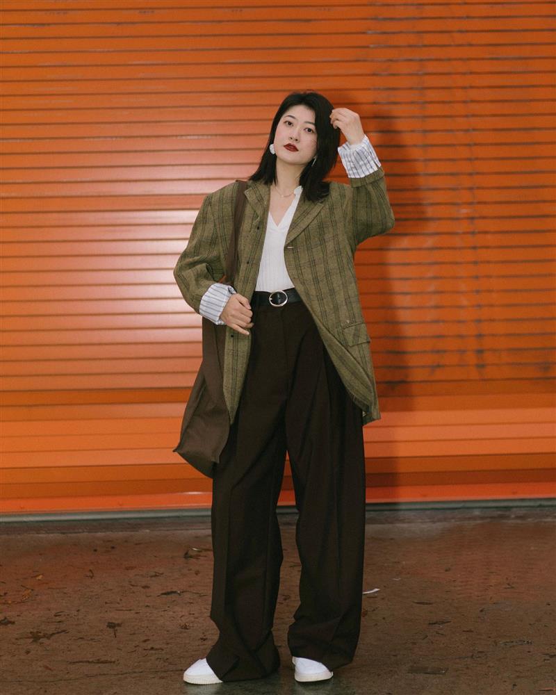 Mặc áo blazer với quần gì? 4 gợi ý sau sẽ giúp chị em sành điệu nguyên Tết-1