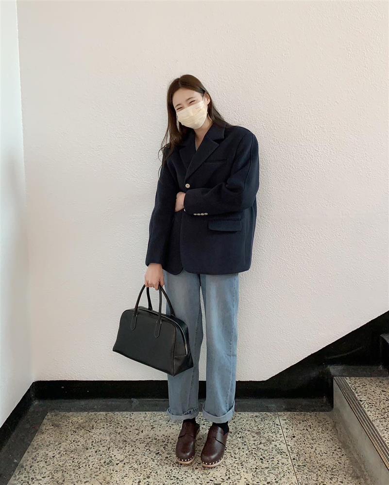 Mặc áo blazer với quần gì? 4 gợi ý sau sẽ giúp chị em sành điệu nguyên Tết-10