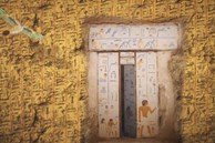 Bí ẩn cánh cửa đến thế giới vĩnh hằng trong lăng mộ 2000 năm tuổi