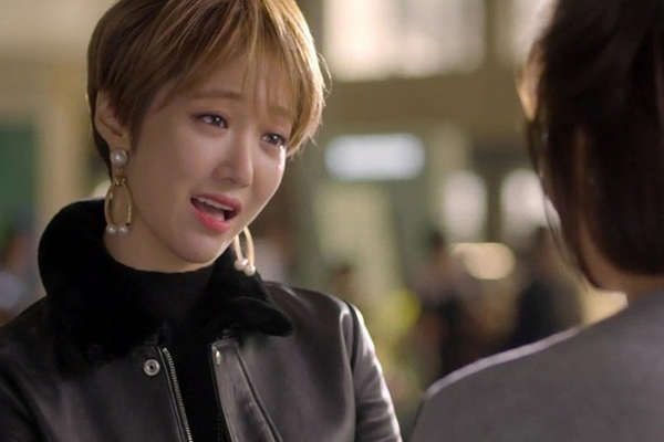 Đón con gái về nhà chơi đúng một ngày, tôi đã vội gọi vợ cũ đến rồi van xin tái hợp-1