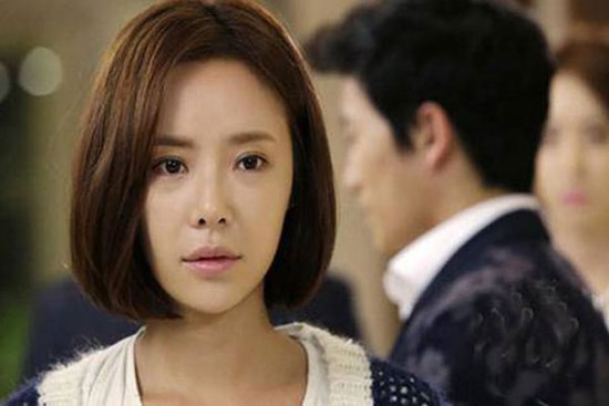 Ly hôn chưa được 2 tháng, chồng cũ đã tìm đến nhà, quỳ lạy cầu xin tôi cứu giúp