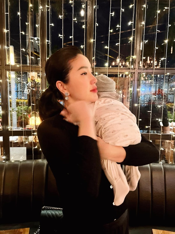 Nhà có 2 bảo mẫu, Bảo Thy vẫn trực tiếp chăm sóc con trai, nghe hành trình túc trực bên con mà ai cũng phục!-2