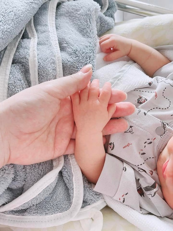 Nhà có 2 bảo mẫu, Bảo Thy vẫn trực tiếp chăm sóc con trai, nghe hành trình túc trực bên con mà ai cũng phục!-5