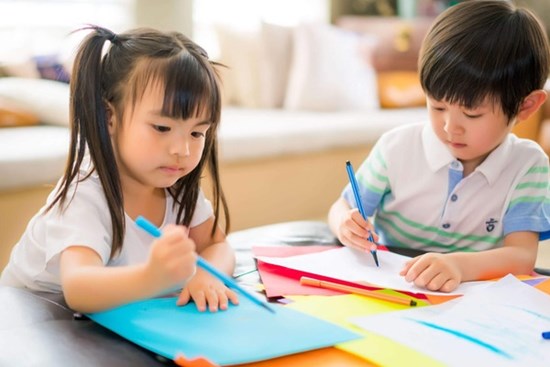 Con có 2 hành động này, tuy THÔNG MINH đấy nhưng bố mẹ phải khéo léo can thiệp: Kẻo từ lợi biến thành tai hại lúc nào không hay!