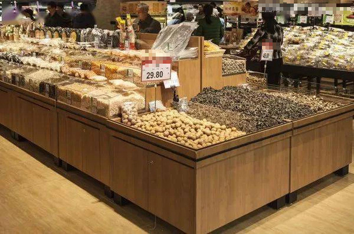 Một nhân viên siêu thị lâu năm đã tiết lộ những món ăn không nên mua khi sắm Tết trong siêu thị-1