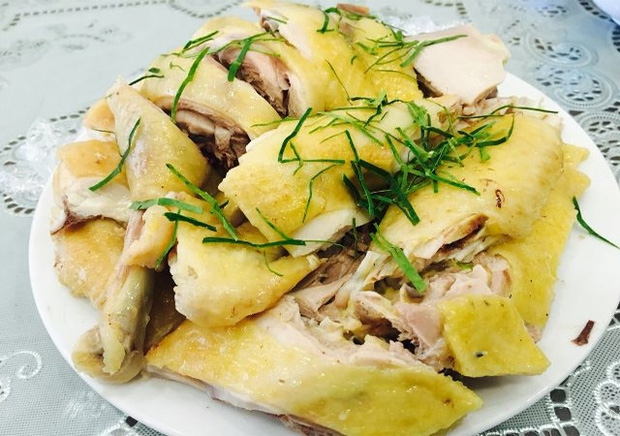 Đi chợ chọn gà ăn Tết nếu thấy con gà có 3 đặc điểm sau phải mua ngay vì chắc chắn là gà ngon sạch, lại không lo gian thương bơm nước, dùng chất tạo vàng-3