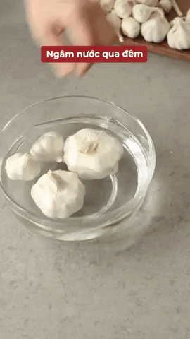 Mẹo bóc tỏi số lượng lớn siêu thần tốc: Bóc 1kg chưa tới 10 phút, dễ như ăn kẹo mà chẳng sợ bỏng tay!-2