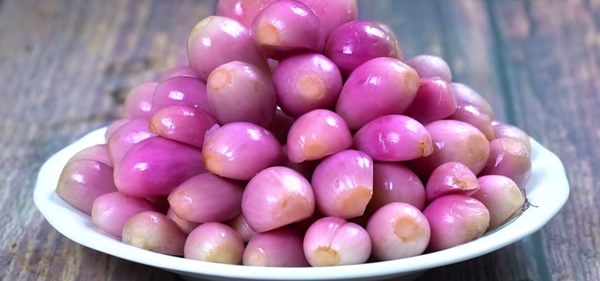Mách chị em cách muối dưa hành giòn ngon không hăng, để được lâu không nổi váng-1